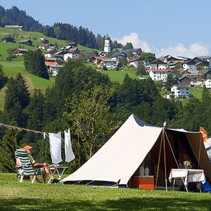 Blik van de camping op Raggal