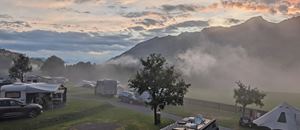 Mystischer Nebel nach einem Gewitter